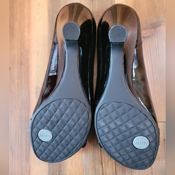 MTNY Black Patent Leather Women's Wedge Shoe with Buckle Detail, Size 7 - Picture 8 of 14